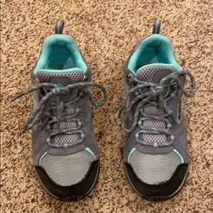 Womens Columbia hiking shoes